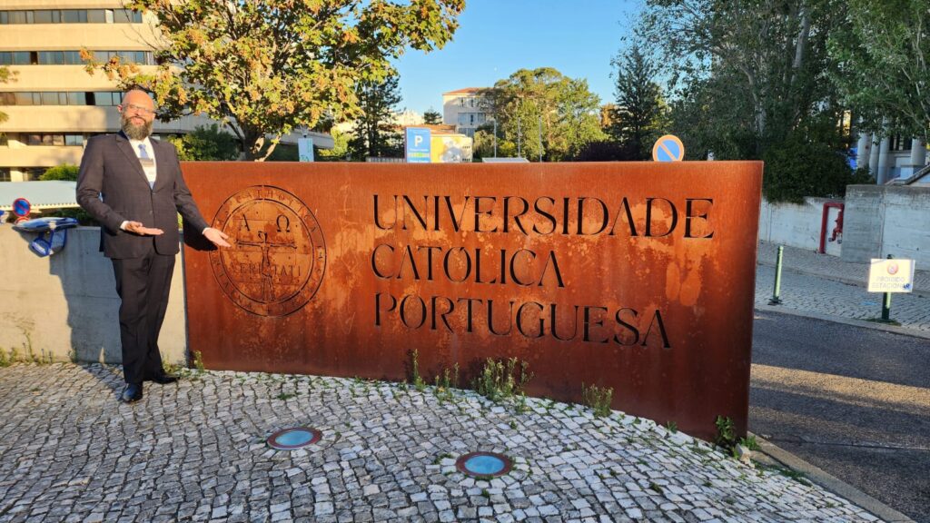 Professor Sidney em evento na Universidade Católica Portuguesa em Lisboa.